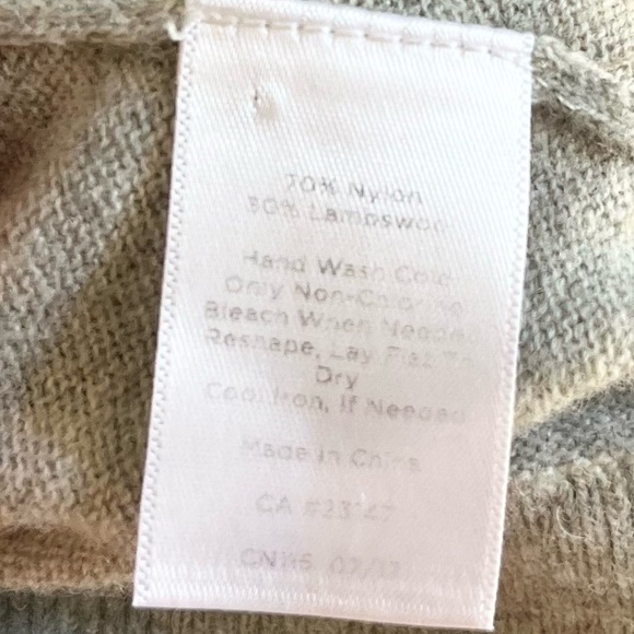 Talbots Light Gray Lambswool Flare Sleeve Button Sweater Sz MP - Picture 5 of 5